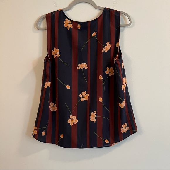 Cabi Women's blue Floral Striped Sleeveless Top size medium - Picture 3 of 3